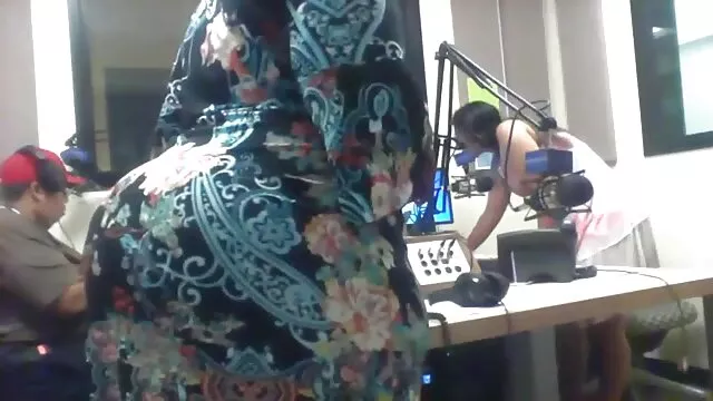 सर्वश्रेष्ठ पोर्न कोई पंजीकरण  अपनी वीडियो में फुल सेक्सी फिल्म - - तंग चूत को बेचकर एक नया पीसी खरीदता है